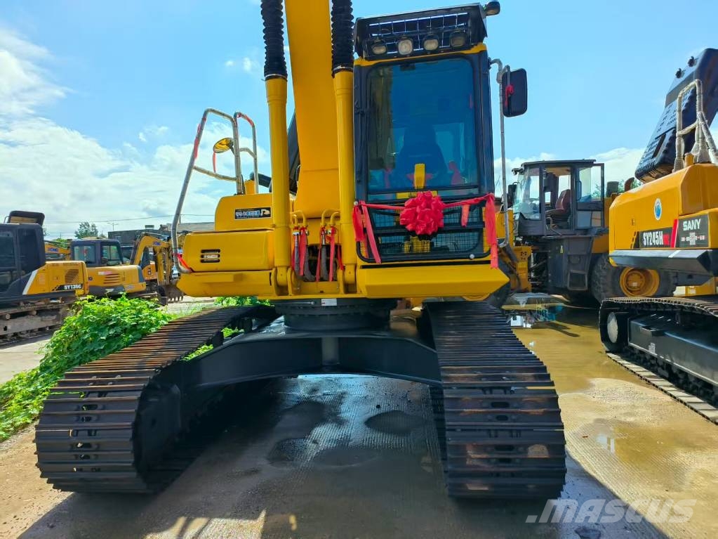 Komatsu PC 220 履带挖掘机