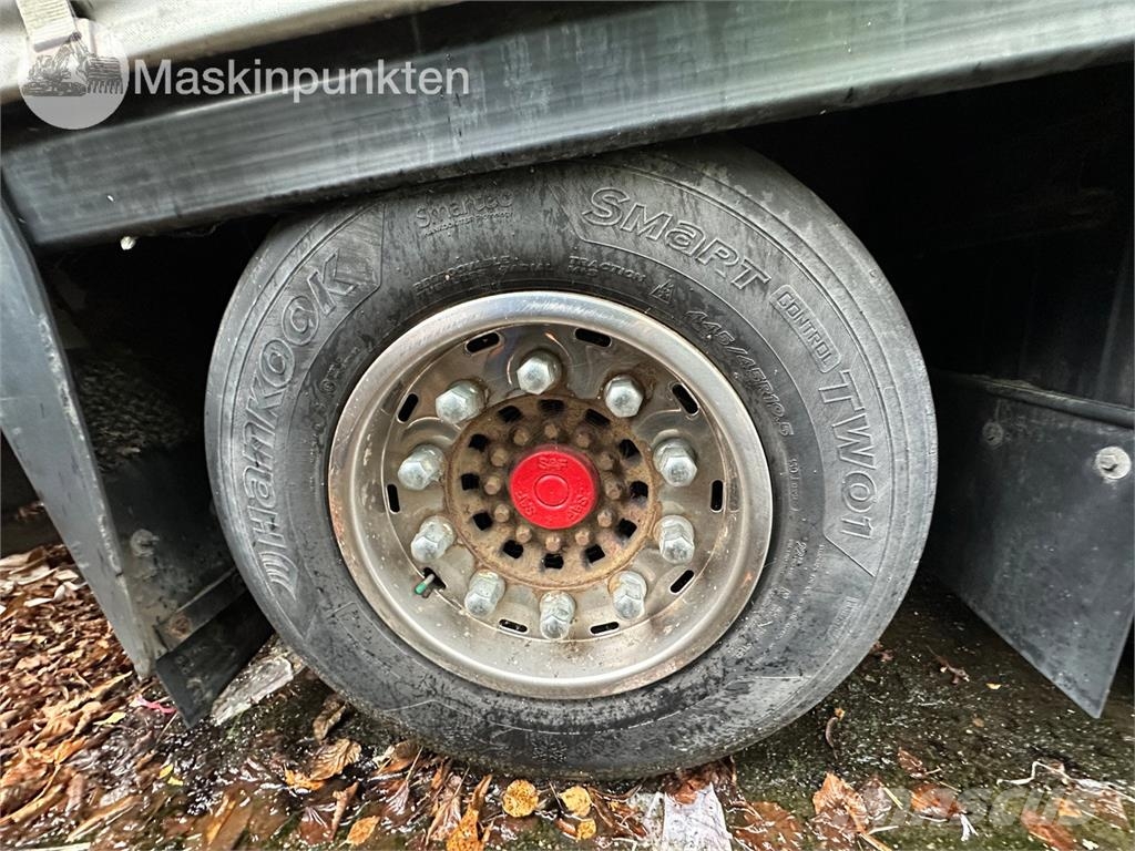 Schmitz S01 Curtainsider semi-trailers