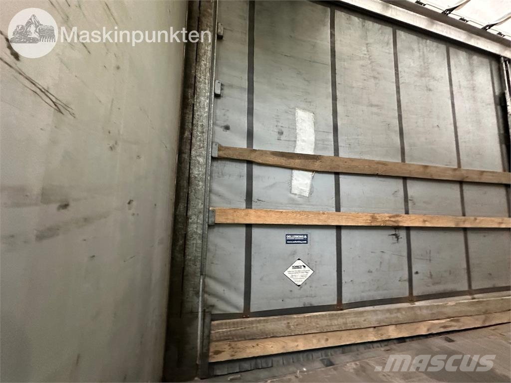 Schmitz S01 Curtainsider semi-trailers