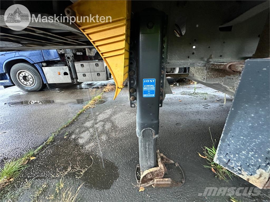 Schmitz S01 Curtainsider semi-trailers
