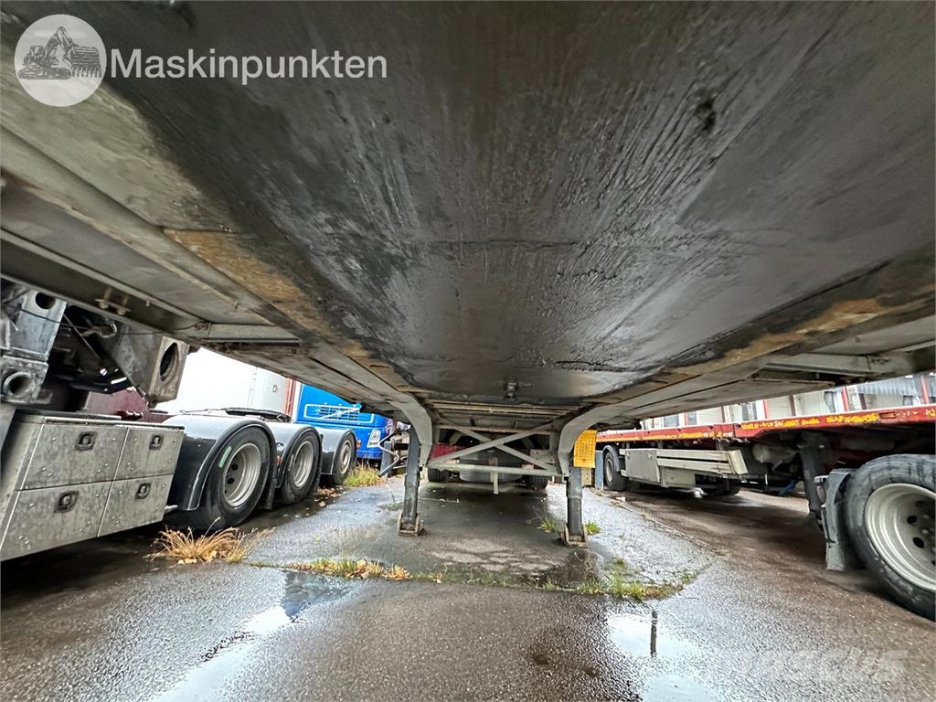 Schmitz S01 Curtainsider semi-trailers