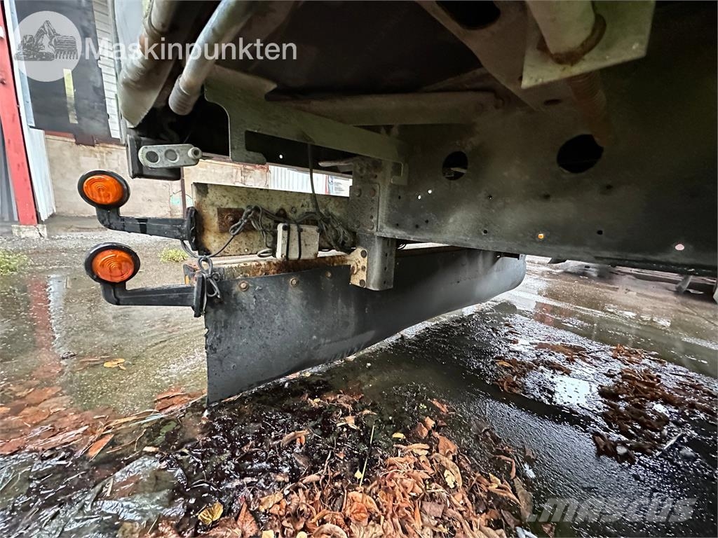 Schmitz S01 Curtainsider semi-trailers