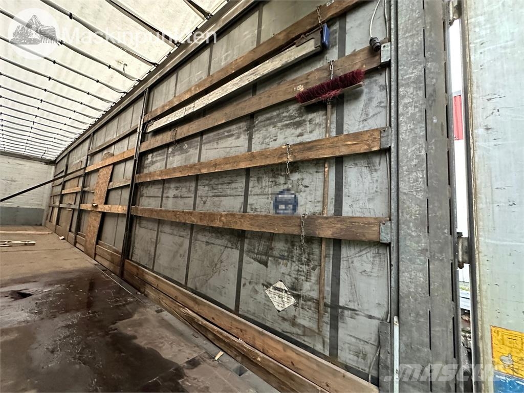 Schmitz S01 Curtainsider semi-trailers