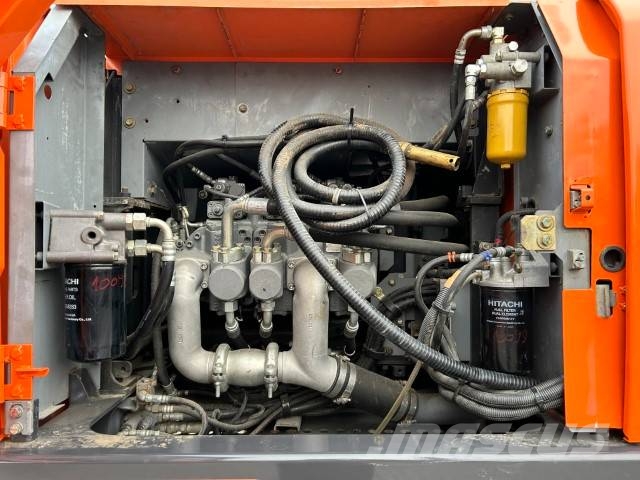 Hitachi ZX 250 LC N-6 حفارات زحافة