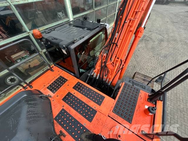 Hitachi ZX 250 LC N-6 حفارات زحافة