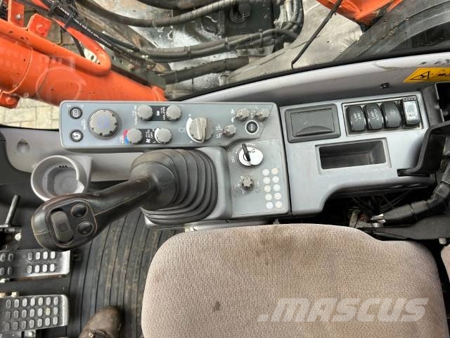 Hitachi ZX 250 LC N-6 حفارات زحافة