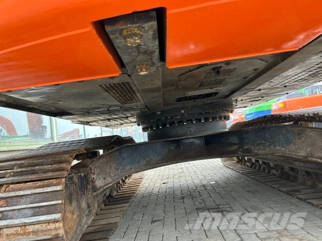 Hitachi ZX 250 LC N-6 حفارات زحافة