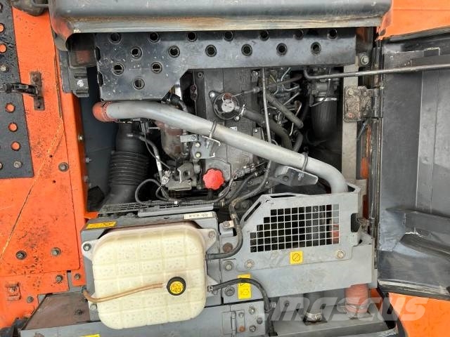Hitachi ZX 250 LC N-6 حفارات زحافة