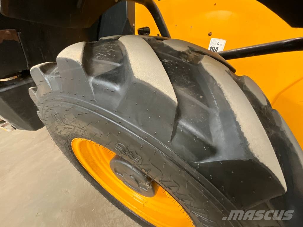 JCB 540-140 مناولات متداخلة