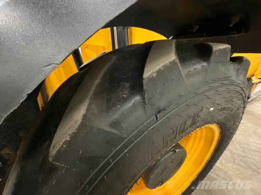 JCB 540-140 مناولات متداخلة