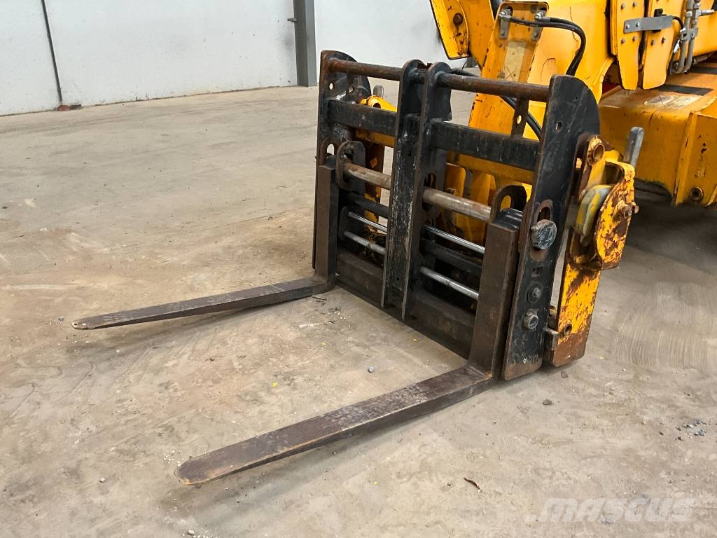 JCB 540-140 مناولات متداخلة