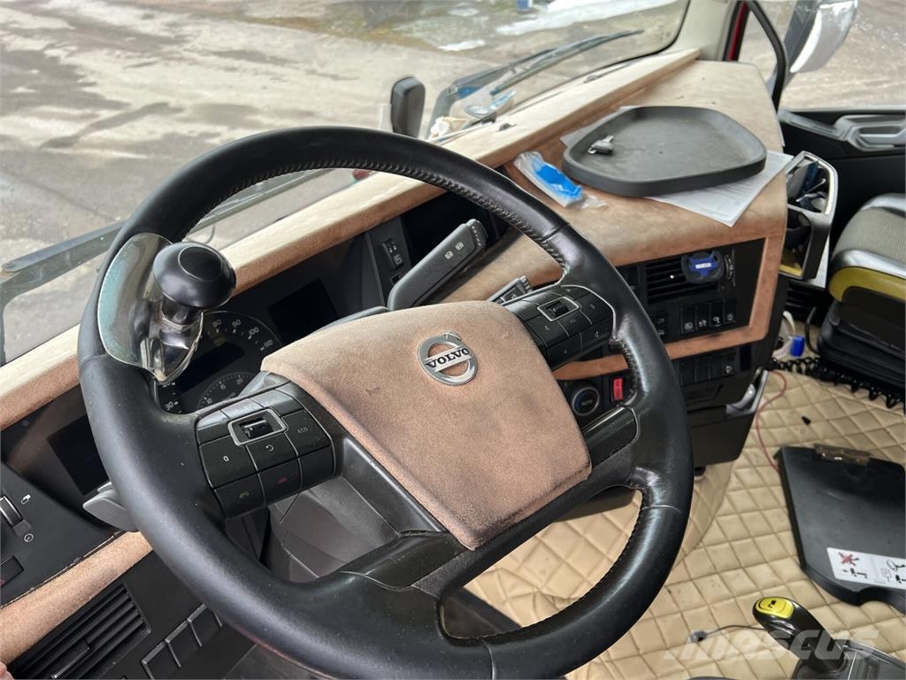 Volvo FH16 8x4 自卸式货车