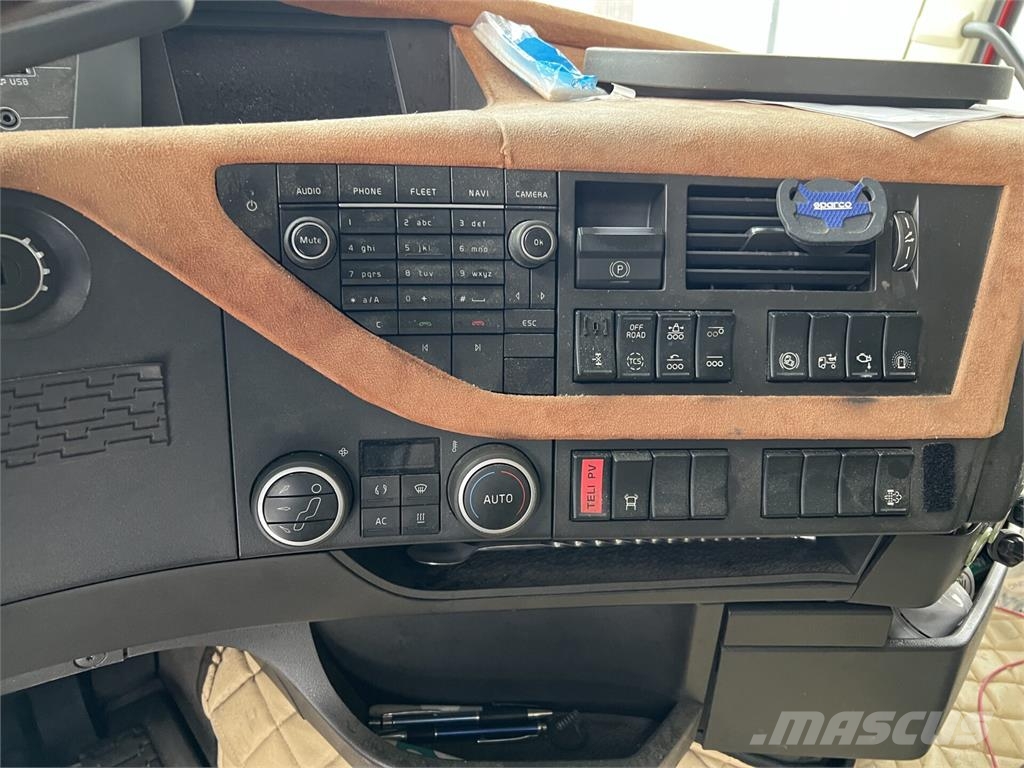 Volvo FH16 8x4 自卸式货车