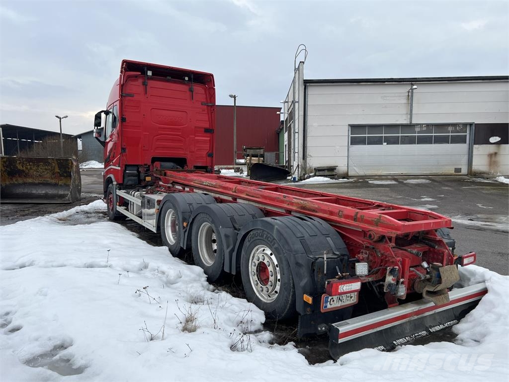 Volvo FH16 8x4 自卸式货车