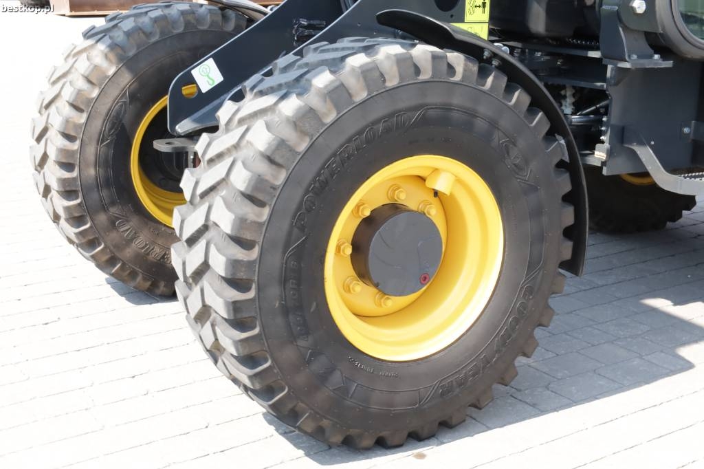 Komatsu WA 70 M-8 لوادر بعجل