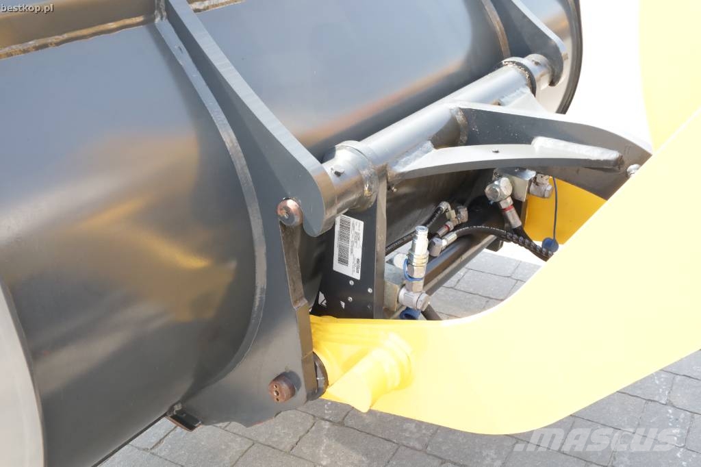 Komatsu WA 70 M-8 لوادر بعجل
