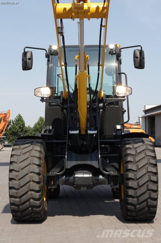 Komatsu WA 70 M-8 لوادر بعجل