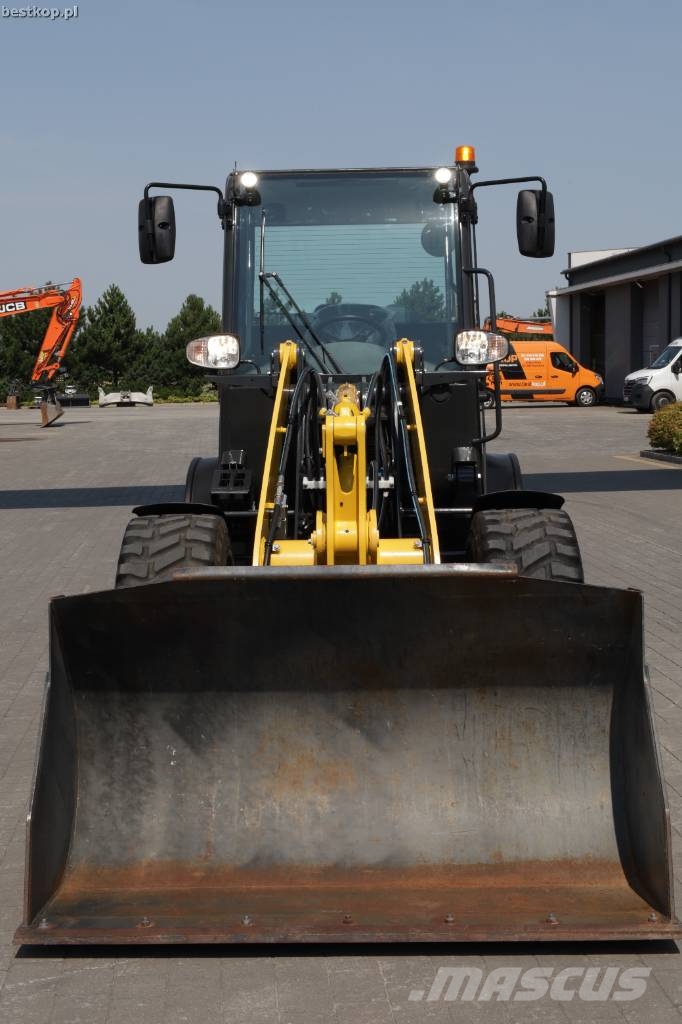 Komatsu WA 70 M-8 لوادر بعجل