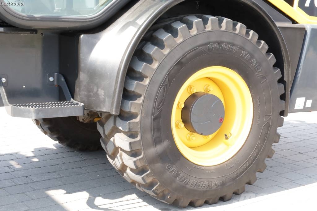 Komatsu WA 70 M-8 لوادر بعجل