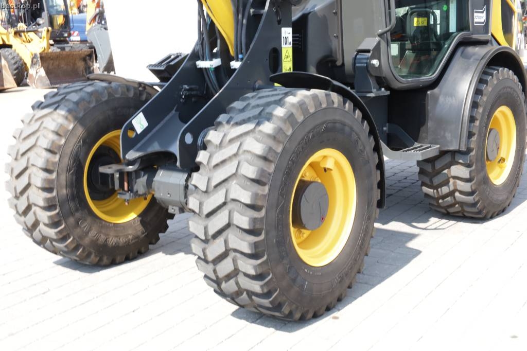 Komatsu WA 70 M-8 لوادر بعجل