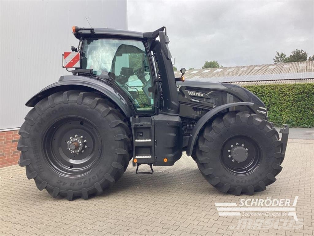 Valtra Q 305 Tractors