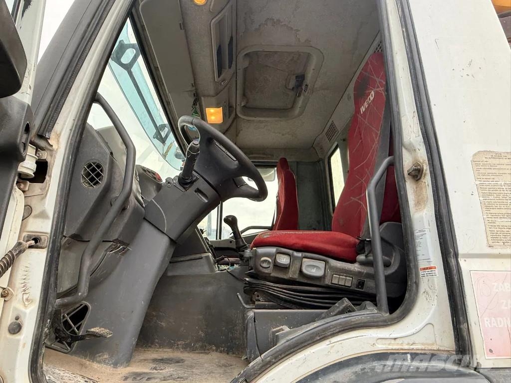 Iveco Trakker 440T41 trakker 440 8x4 28M SERMAC Bombas de concreto