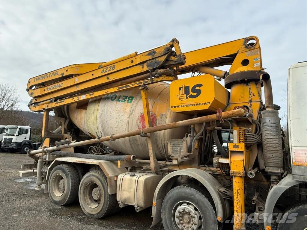 Iveco Trakker 440T41 trakker 440 8x4 28M SERMAC Bombas de concreto