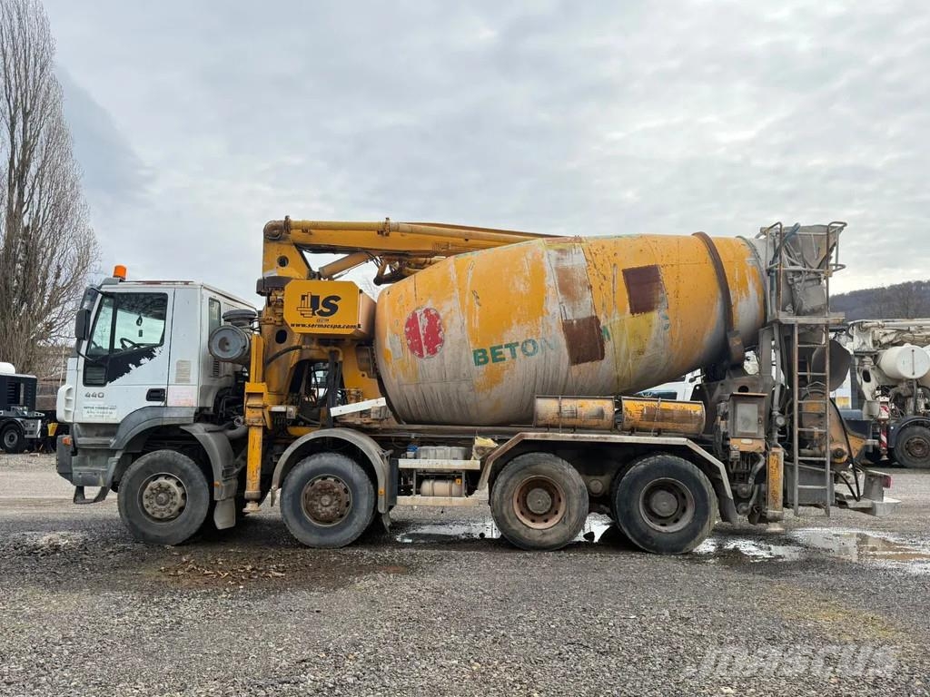 Iveco Trakker 440T41 trakker 440 8x4 28M SERMAC Bombas de concreto