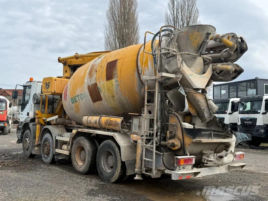 Iveco Trakker 440T41 trakker 440 8x4 28M SERMAC Bombas de concreto
