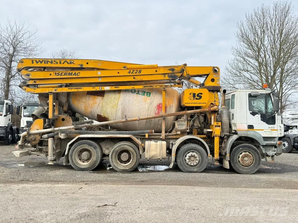 Iveco Trakker 440T41 trakker 440 8x4 28M SERMAC Bombas de concreto