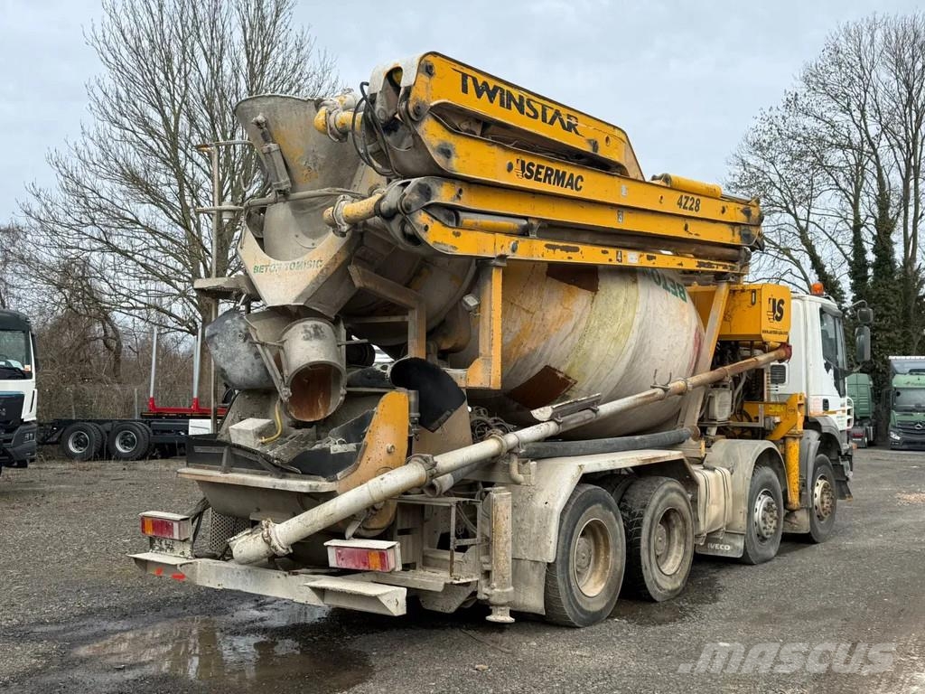 Iveco Trakker 440T41 trakker 440 8x4 28M SERMAC Bombas de concreto