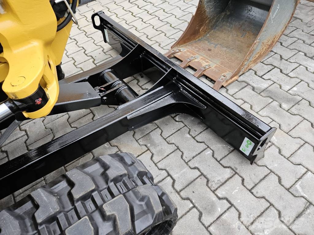 CAT 302.7 CR Minikaivukoneet < 7t