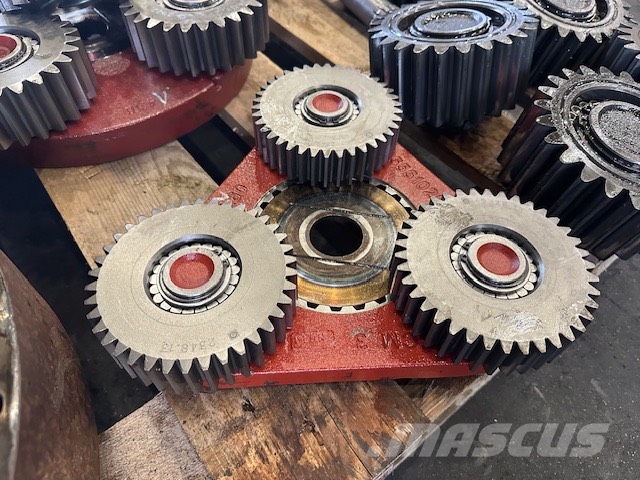 Volvo EC 700 B finał drive parts complet Transmissie
