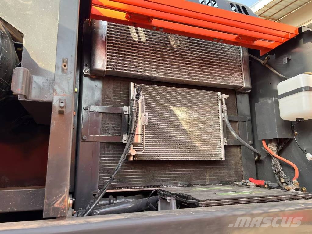 Hitachi ZX 350G حفارات زحافة