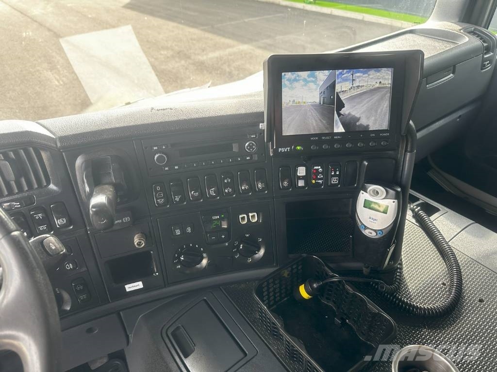 Scania P 400 equipo gancho marca JOAB tipo L 2 Lanový nosič kontajnerov
