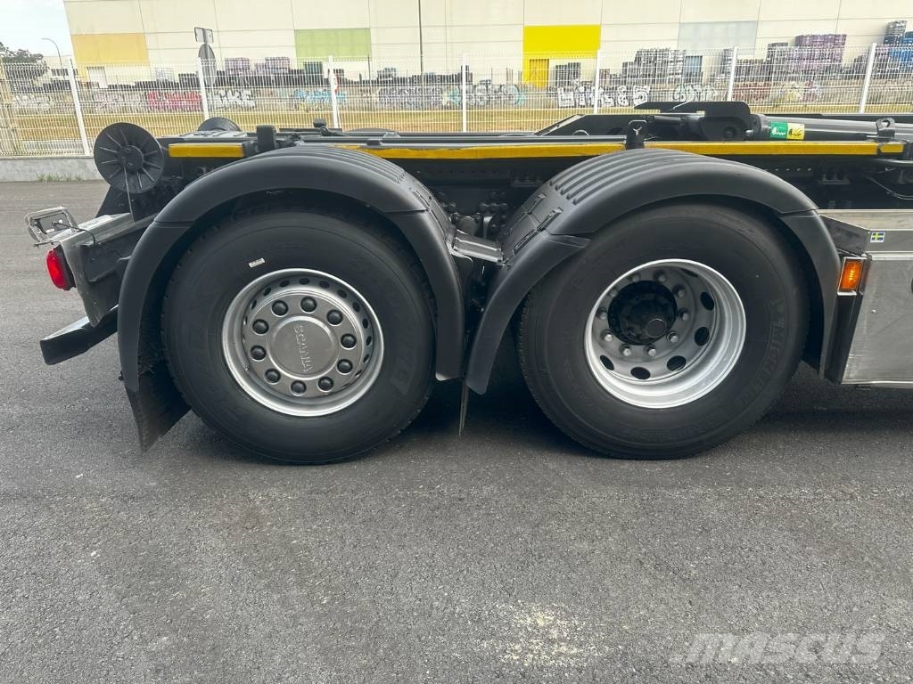 Scania P 400 equipo gancho marca JOAB tipo L 2 Lanový nosič kontajnerov