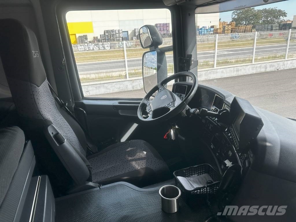 Scania P 400 equipo gancho marca JOAB tipo L 2 Lanový nosič kontajnerov