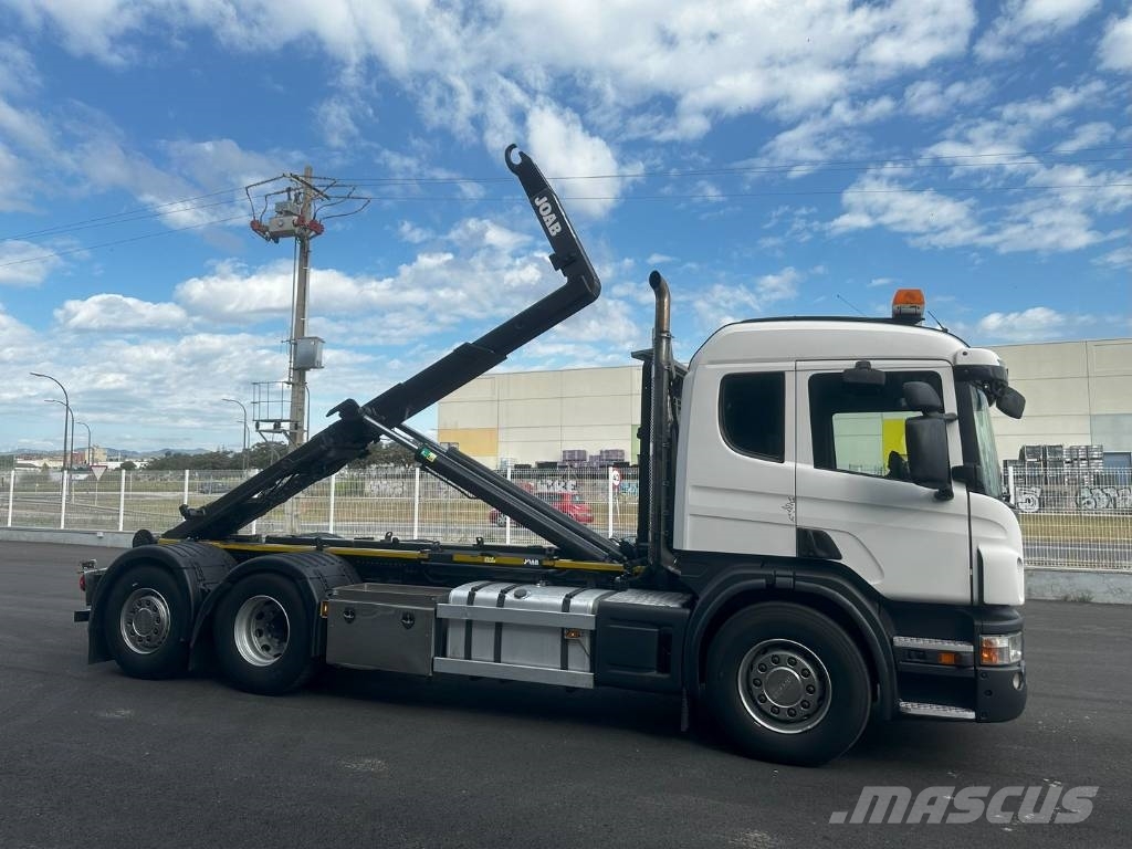 Scania P 400 equipo gancho marca JOAB tipo L 2 Lanový nosič kontajnerov