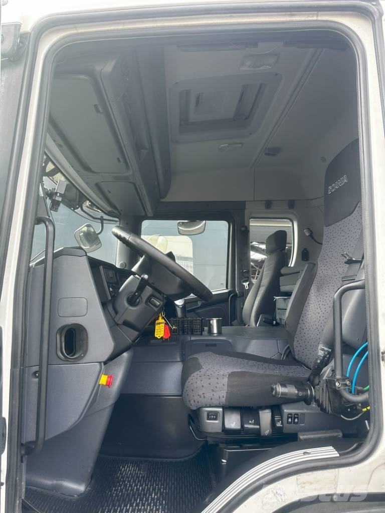Scania P 400 equipo gancho marca JOAB tipo L 2 Lanový nosič kontajnerov