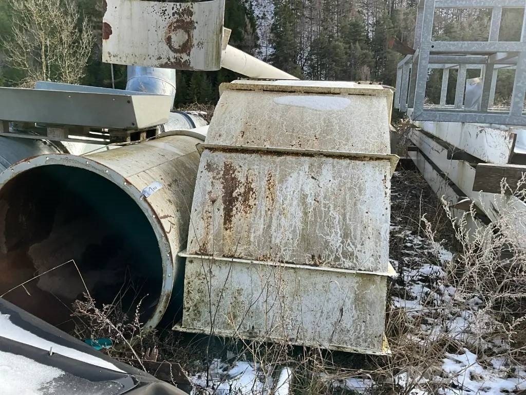  Lüftungsrohre Stahl, teilweise verzinkt Other components