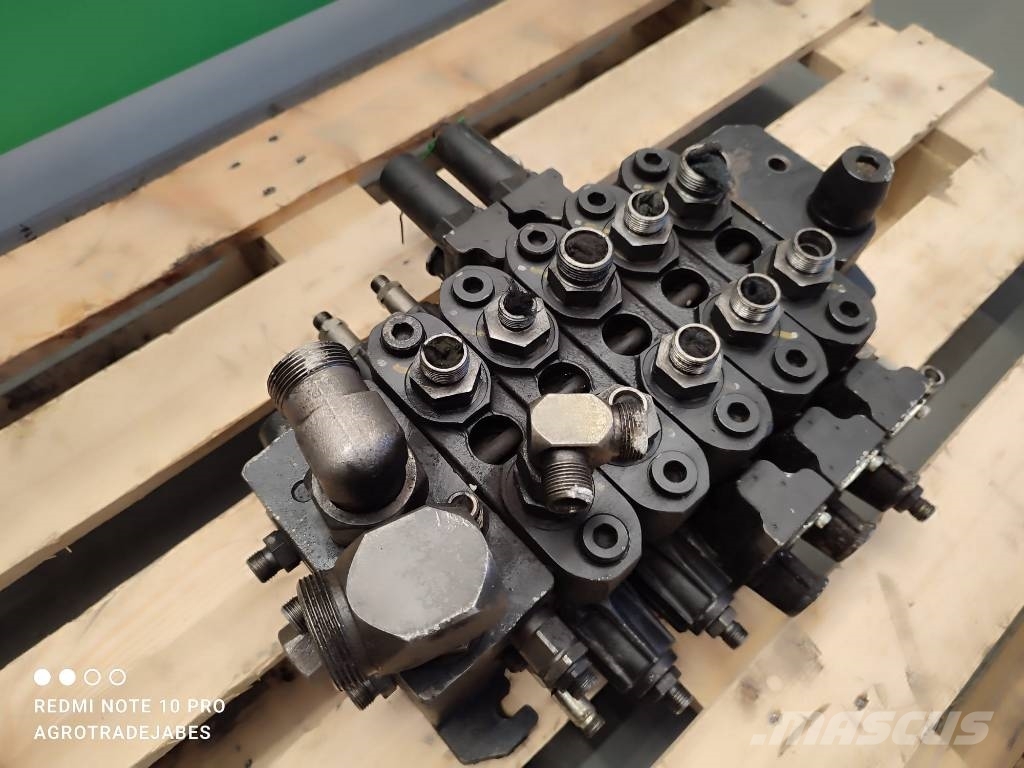 Rexroth ASX01 DEUTZ FAHR AGROVECTOR hydraulic dist DEUTZ F Hydraulik