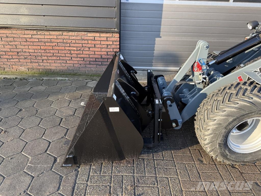 GiANT G2500 X-TRA HD minishovel / kniklader NIEUW 轮式装载机