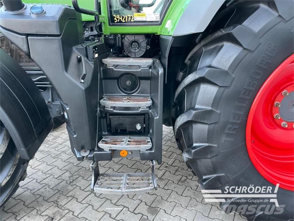 Fendt 824 VARIO S4 PROFI PLUS Tractors