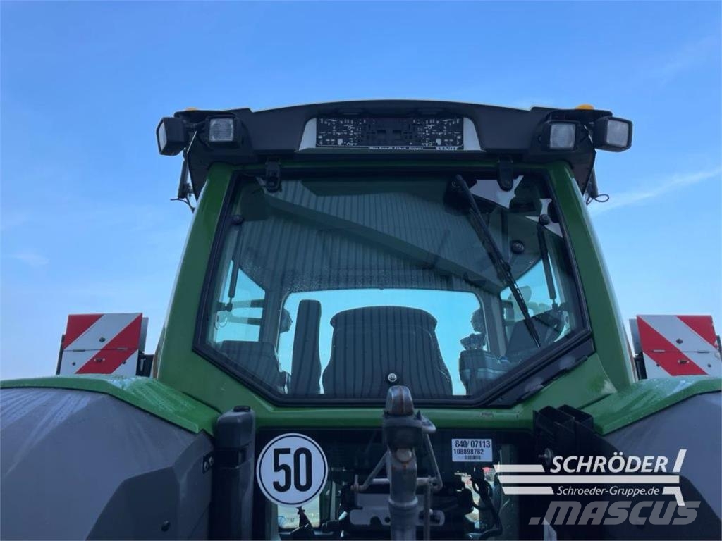 Fendt 824 VARIO S4 PROFI PLUS Tractors