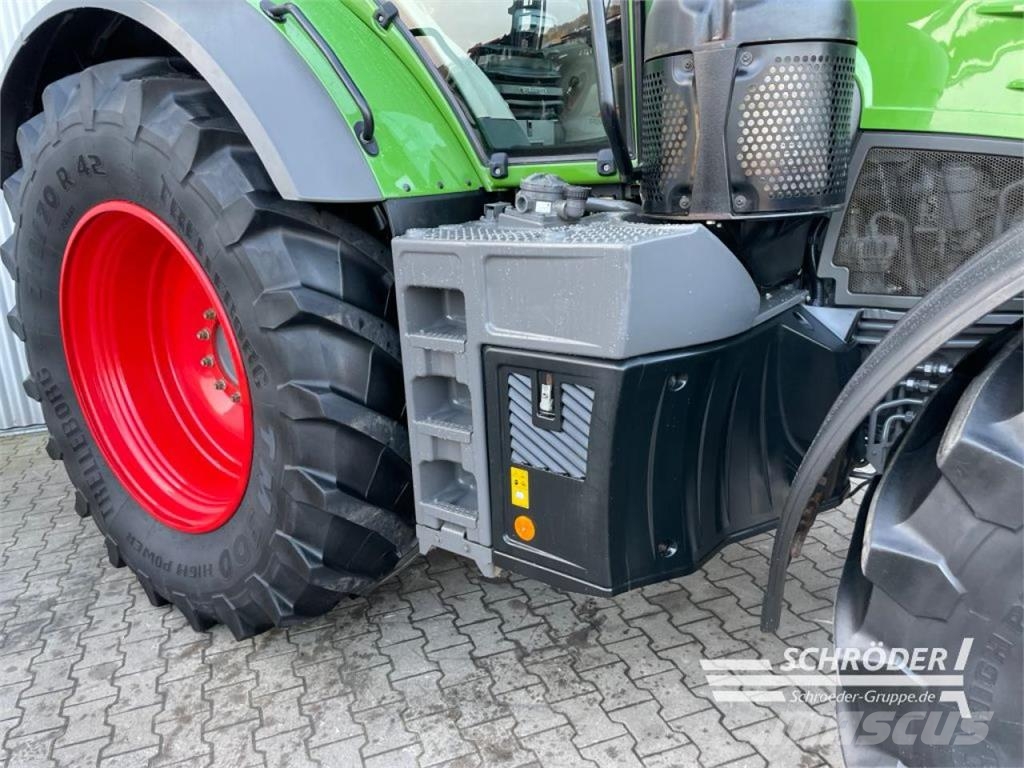 Fendt 824 VARIO S4 PROFI PLUS Tractors