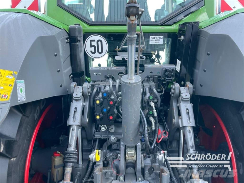 Fendt 824 VARIO S4 PROFI PLUS Tractors