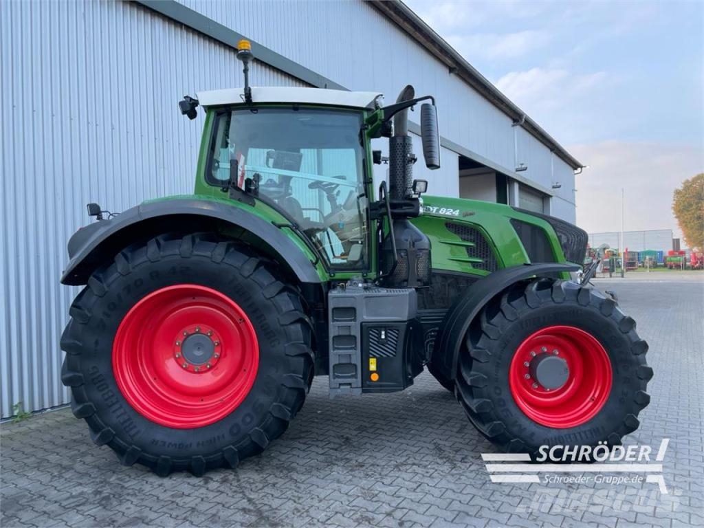 Fendt 824 VARIO S4 PROFI PLUS Tractors
