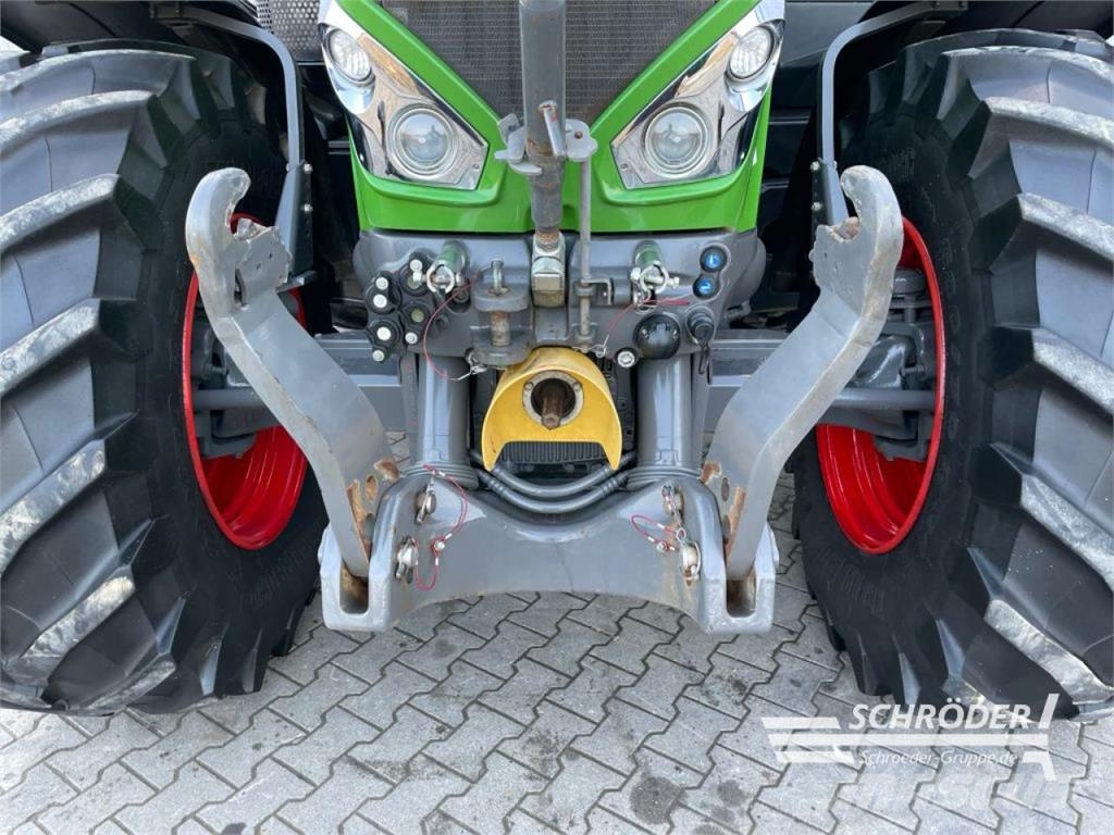 Fendt 824 VARIO S4 PROFI PLUS Tractors