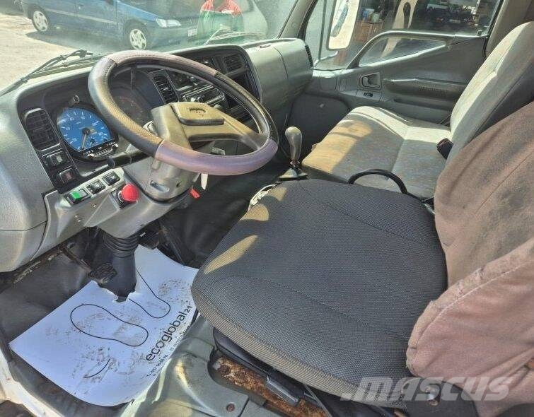 Mitsubishi CANTER شاحنات لوادر