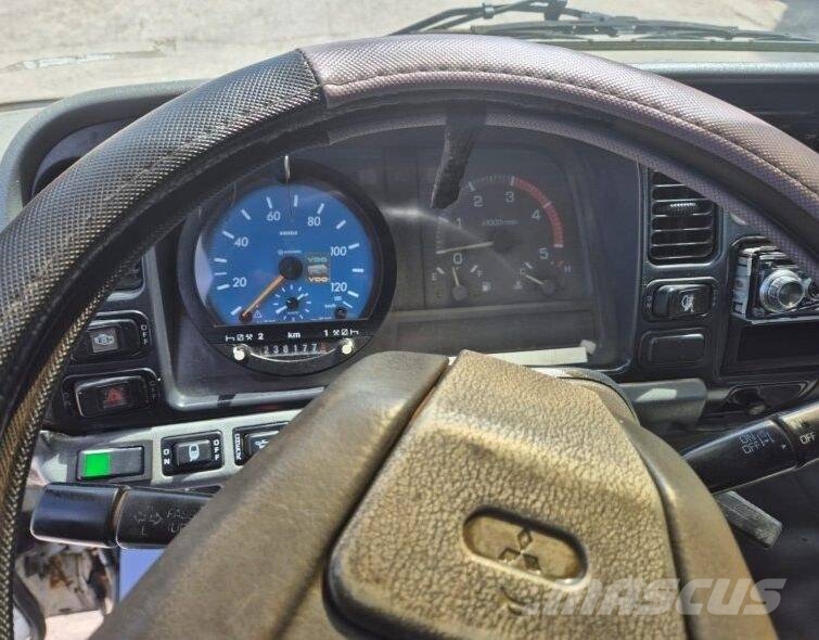Mitsubishi CANTER شاحنات لوادر
